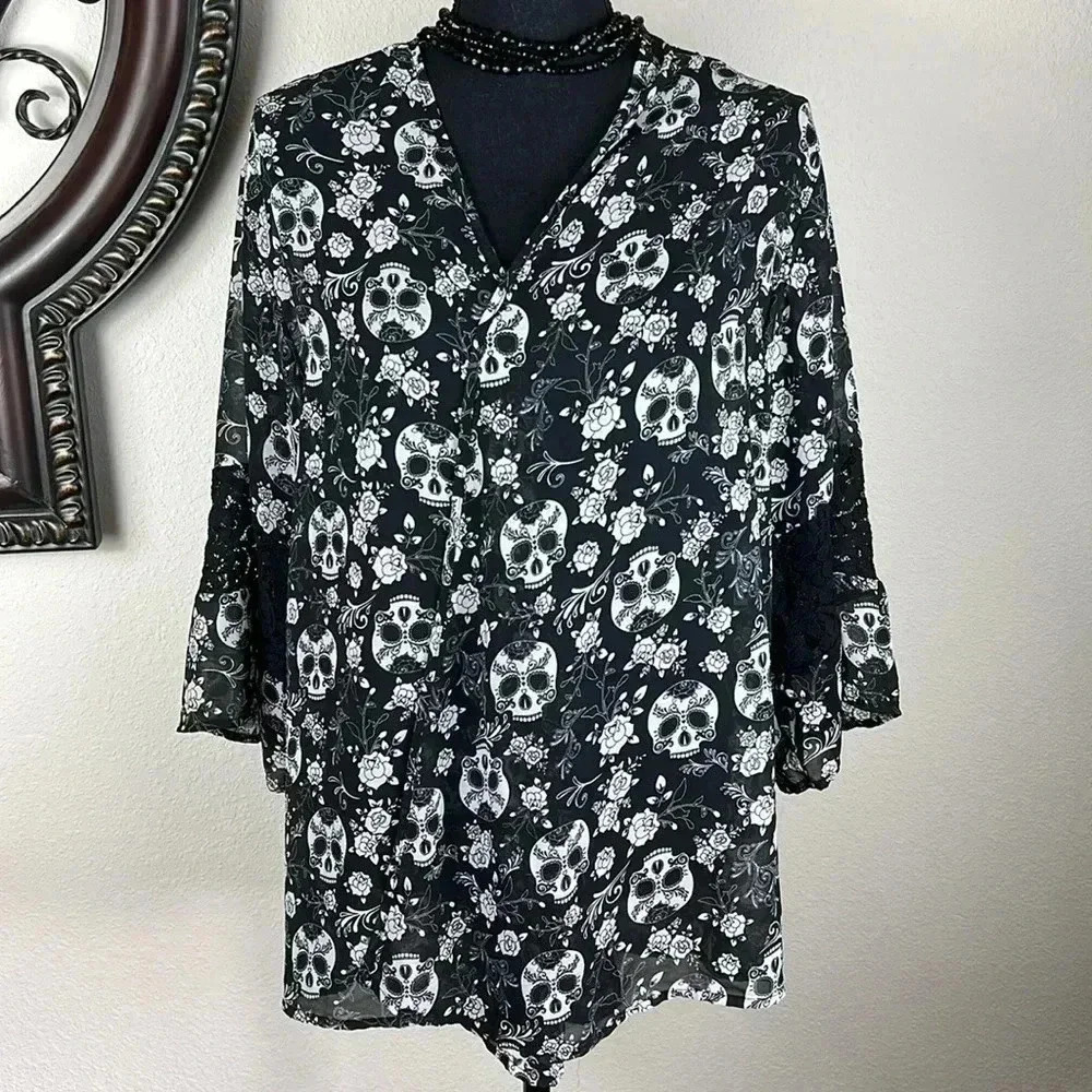 Hot Topic Black White Skulls and Roses Lace Kimono Coverup Robe Small Medium